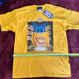 NBA Los Angeles Lakers boys tshirt BNWT size L, depicts 15 championships, 2009